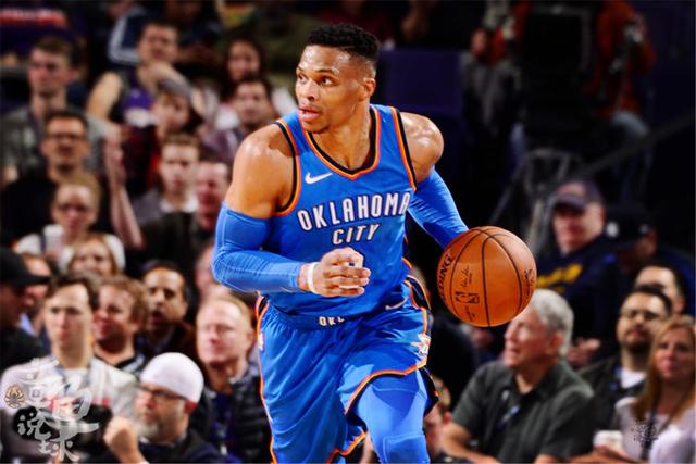 文班亚马观战巴黎4比2曼城 获赠印马刺字样球衣