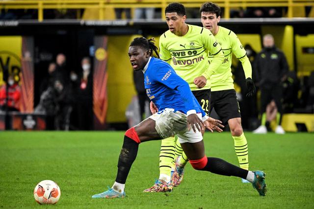 滕哈格回曼彻斯特与妻子晚餐 经纪人团队成员在场